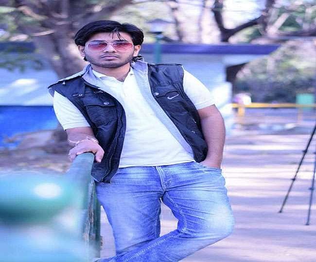  नौकरियां जाने की मार बीजेपी नेता के घर पहुंची, इकलौते बेटे ने पंखे से लटक कर जान दी