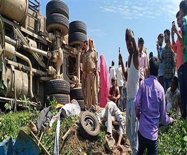उत्तर प्रदेश: शाहजहांपुर में भीषण सड़क हादसा,  2 टेंपो और ट्रक की टक्कर में 16 लोगों की मौत, कई घायल