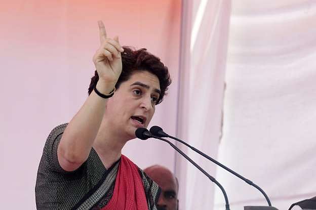 बड़ी खबर LIVE: कश्मीर में विपक्षी नेताओं के दमन पर मोदी-शाह से प्रियंका का सवाल- क्या देश में लोकतंत्र बचा है?