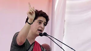 बड़ी खबर LIVE: कश्मीर में विपक्षी नेताओं के दमन पर मोदी-शाह से प्रियंका का सवाल- क्या देश में लोकतंत्र बचा है?