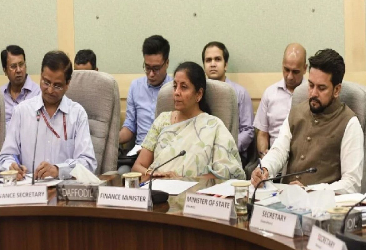 अर्थव्यवस्था के बिगड़ते हालात पर पीएमओ वित्त मंत्रालय के अधिकारियों संग आज करेगा बैठक  