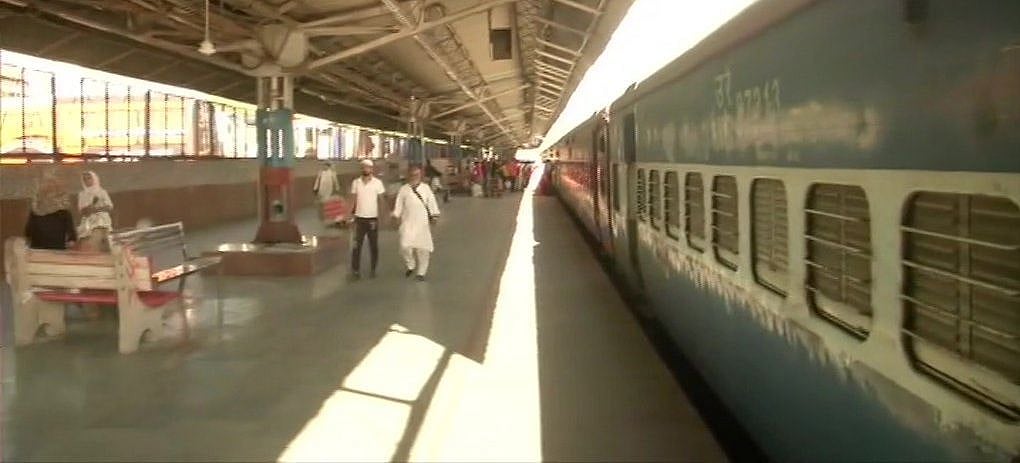 76 भारतीय और 41 पाकिस्तानी नागरिकों को लेकर दिल्ली पहुंची समझौता एक्सप्रेस