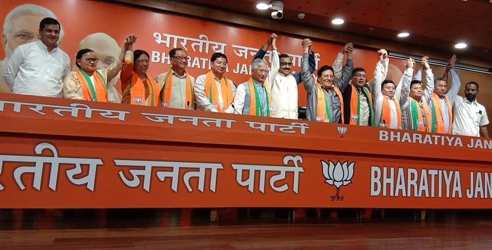 सिक्किम चुनाव में खाता भी नहीं खोल पाई बीजेपी एक झटके में जीरो से  हुई 10, पवन चामलिंग की पार्टी में सेंध