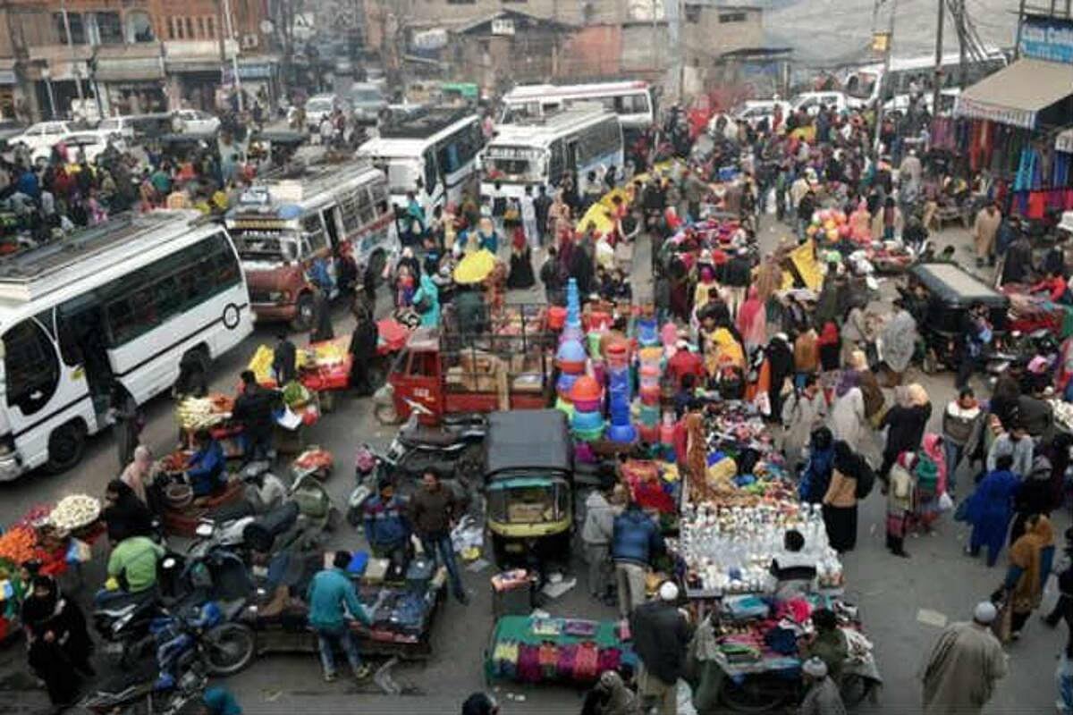 जम्मू-कश्मीर: घाटी में दहशत के बीच स्थानीय लोगों के लिए नई मुसीबत, जरूरी चीजों की हुई कमी
