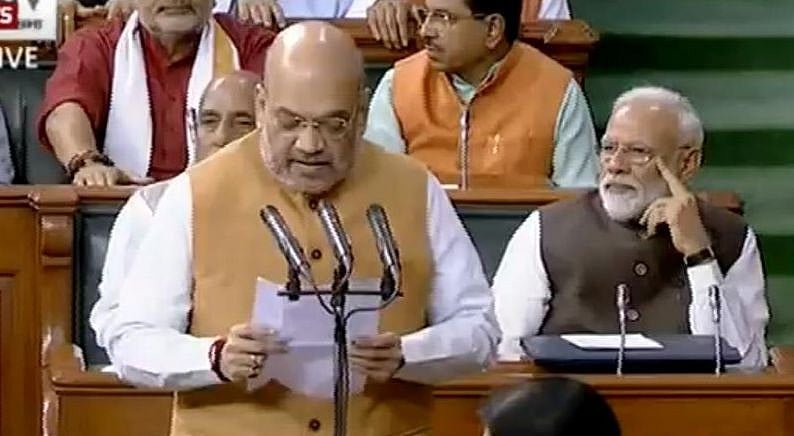  जम्मू-कश्मीर को दो हिस्सों में बांटने वाला बिल लोकसभा में भी पास, विपक्ष के कई तर्कों पर सकपकाई दिखी सरकार