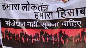क्या है मोदी सकार की मंशा, आखिर यूपीए की जनहित की बड़ी उपलब्धियों से इतनी छेड़छाड़ क्यों?