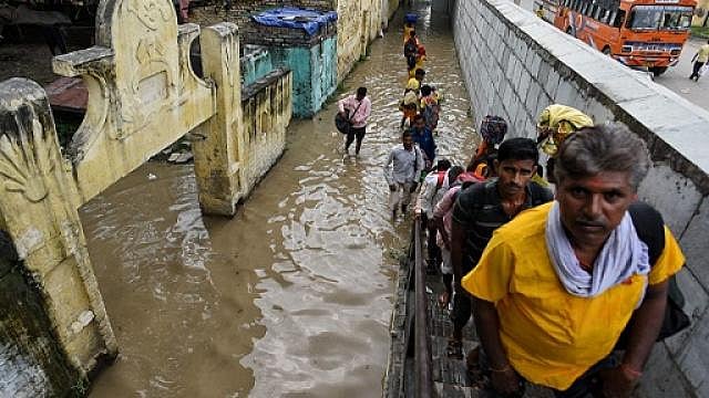 अब डरा रही है यमुना, दिल्ली-नोएडा पर मंडराया बाढ़ का खतरा, 14 हजार लोगों को पहुंचाया गया सुरक्षित