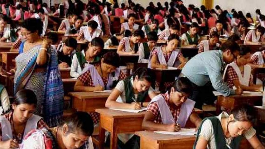 एससी-एसटी छात्रों को फीस का करंट, सीबीएसई ने परीक्षा फीस 24 गुना बढ़ाई, अब 50 के बजाए देना होंगे 1200 रुपए