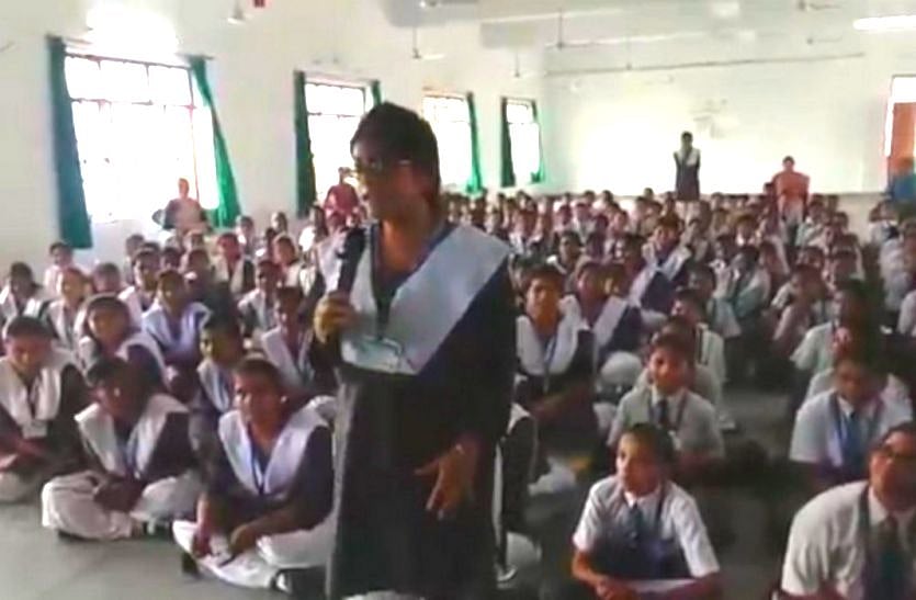 उन्नाव केस से जुड़ा सवाल पुलिस से पूछने वाली छात्रा का परिवार खौफ में, स्कूल भेजना किया बंद