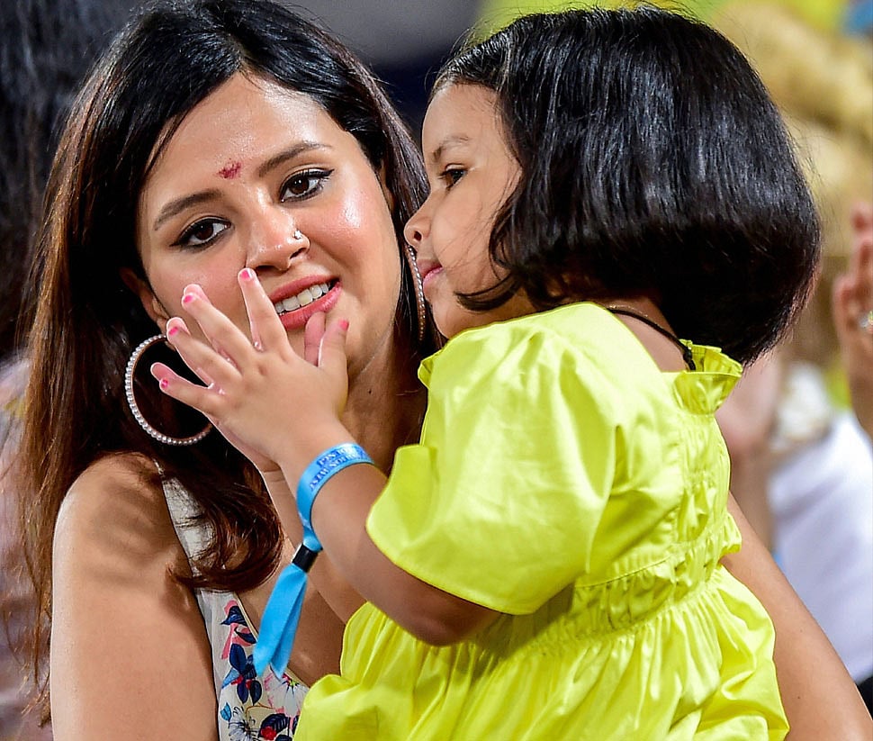 भारत में सिर्फ एमएस धोनी ने खरीदी है यह कार, साक्षी बोलीं- खिलौना कर रहाआपका इंतजार 