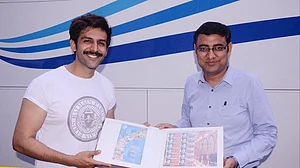सिनेजीवन: कार्तिक आर्यन के सम्मान में कस्टमाइज्ड पोस्टल स्टैम्प, फिल्म ‘मिशन मंगल’ से शरमन जोशी को ये है उम्मीद