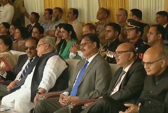 धारा 370 हटाने के बाद श्रीनगर में राज्यपाल ने स्वतंत्रता दिवस पर फहराया तिरंगा, संबोधन में कहीं ये बड़ी बातें