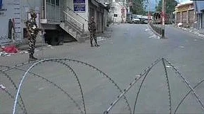 धारा-370 हटाए जाने के बाद अजित डोभाल पहुंचे कश्मीर, जानें घाटी में अब कैसे हैं हालात, देखें तस्वीरें