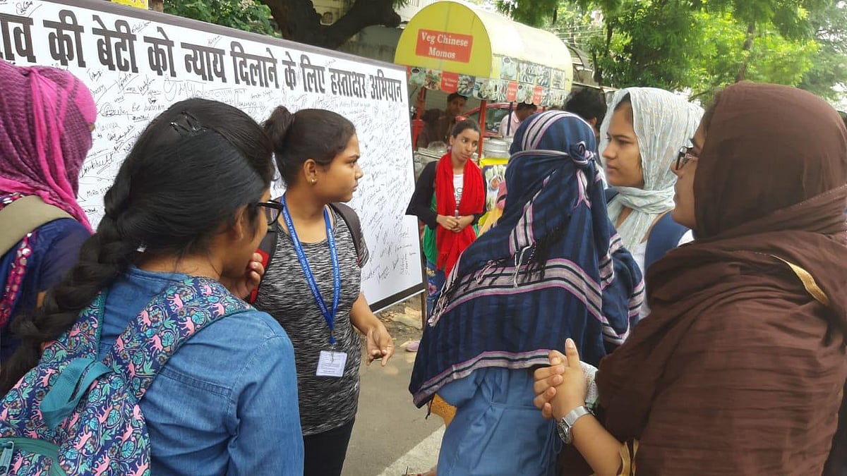 उन्नाव रेप पीड़िता को न्याय के लिए  कांग्रेस का हस्ताक्षर अभियान, लाखों लड़कियों ने हिस्सा लेकर जताया गुस्सा