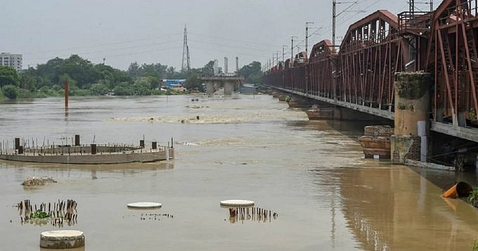 अब डरा रही है यमुना, दिल्ली-नोएडा पर मंडराया बाढ़ का खतरा, 14 हजार लोगों को पहुंचाया गया सुरक्षित