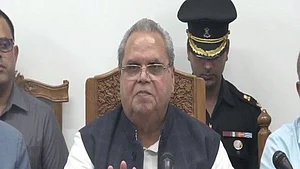 बड़ी खबर LIVE: जम्मू-कश्मीर के राज्यपाल के बिगड़े बोल, कहा- 370 के समर्थकों को जनता मारेगी जूते