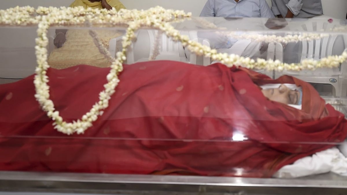 पंचतत्व में विलीन हुईं सुषमा, 4 महीने में ऑटो सेक्टर में चली गईं 3.5 लाख नौकरियां, पढ़िए दिनभर की सभी बड़ी खबरें 