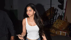 सिनेजीवन: शाहरुख खान की बेटी सुहाना का एक्टिंग डेब्यू, देखें पोस्टर, ‘साहो’ के डरे दूसरे फिल्मकार