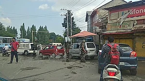 बड़ी खबर LIVE: कश्मीर पुलिस ने किया किसी भी फायरिंग से इनकार, कहा- अंतरराष्ट्रीय मीडिया की भ्रामक खबरों पर विश्वास न करें लोग