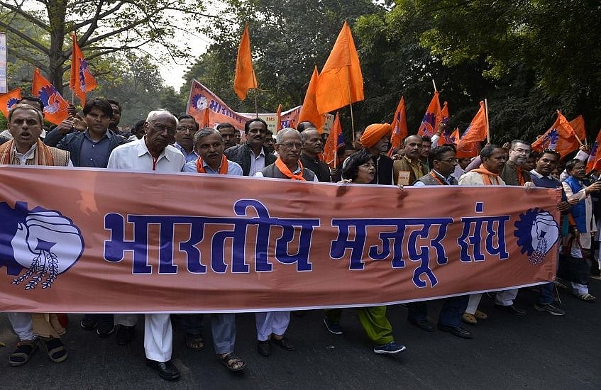 संघ के संगठन ने बदहाल अर्थव्यवस्था के लिए मोदी सरकार को बताया दोषी, नीति आयोग की कार्यशैली पर उठाए सवाल 