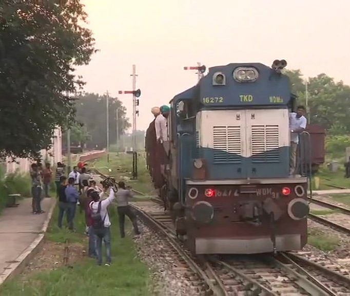 समझौता एक्सप्रेस लौटी अटारी बॉर्डर, रात 8 बजे देश को संबोधित करेंगे पीएम मोदी, पढ़िए दिनभर की सभी बड़ी खबरें