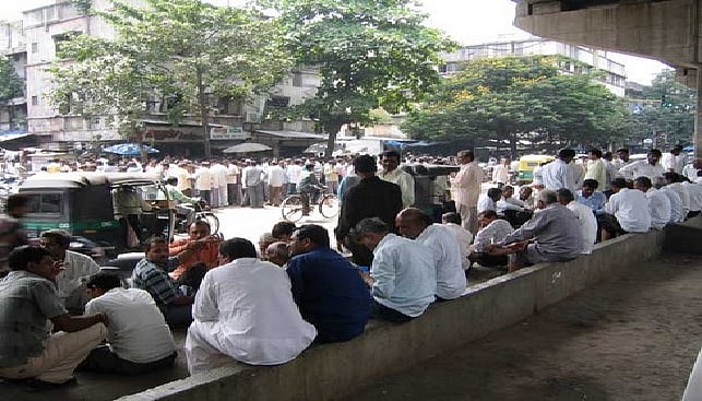 आर्थिक मंदी की मार से हीरा कारोबार भी बेहाल, पीएम मोदी के गुजरात में गई हजारों  लोगों की नौकरी