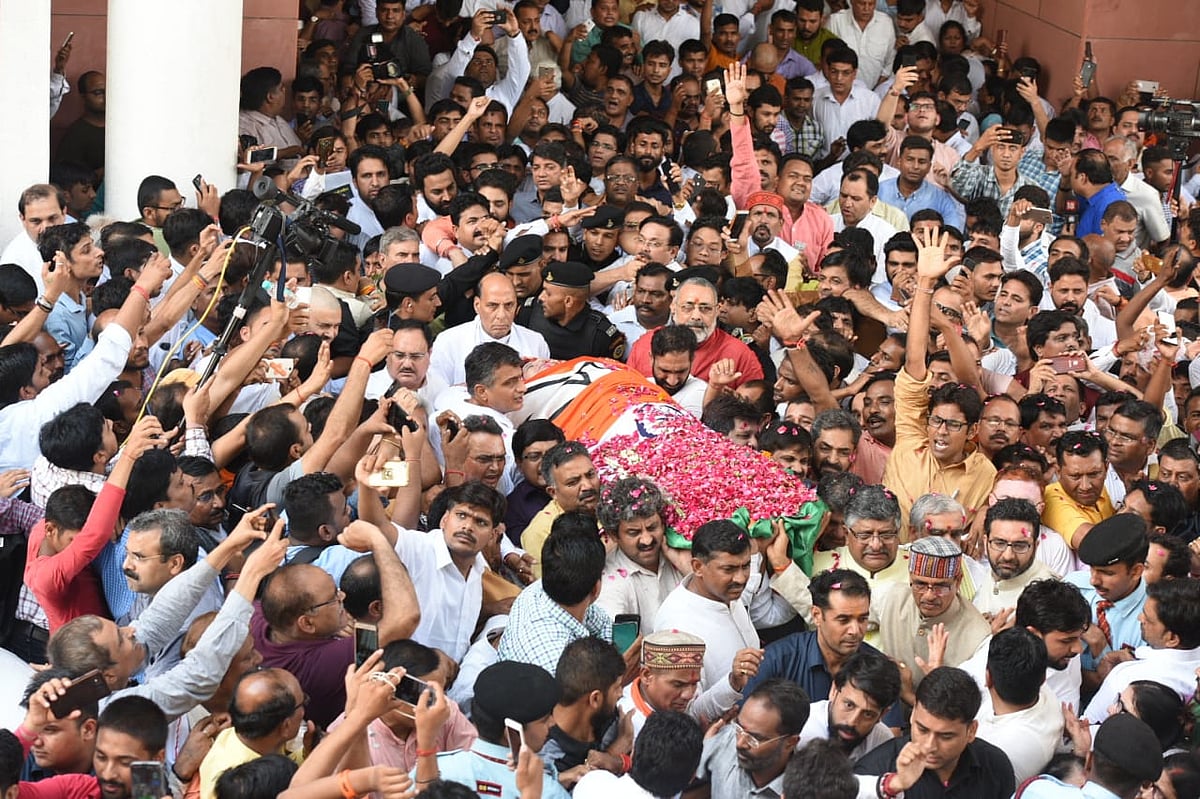 बड़ी खबर LIVE: कश्मीर पर बुरी तरह बौखलाया पाकिस्तान, भारत से रिश्ते तोड़ने के बाद सीमा पर दागे मोर्टार