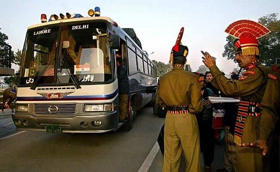 धारा 370: समझौता-थार एक्सप्रेस बंद करने के बाद पाकिस्तान को नहीं मिला चैन, अब भारत जाने वाली इस बस सेवा को रोका