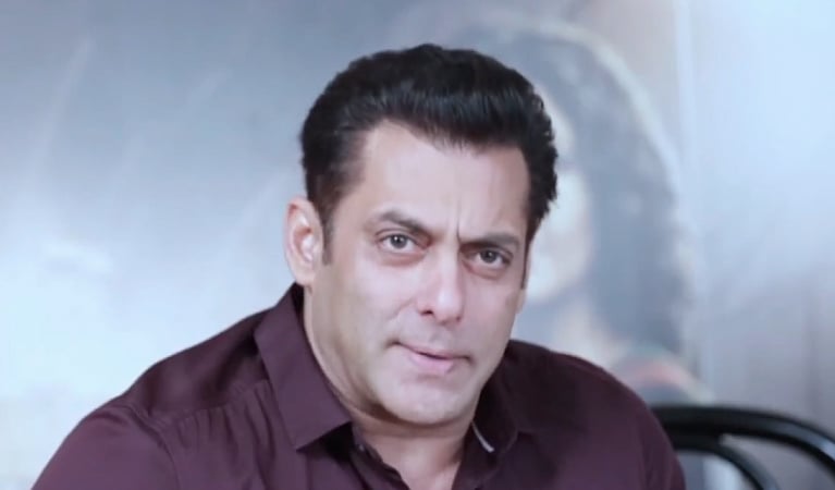 सिनेजीवन: क्यों खुद पर कोड़े बरसा रहे हैं सलमान, वीडियो वायरल और टाइगर की गर्लफ्रेंड को लेकर उनकी बहन ने किया ये खुलासा