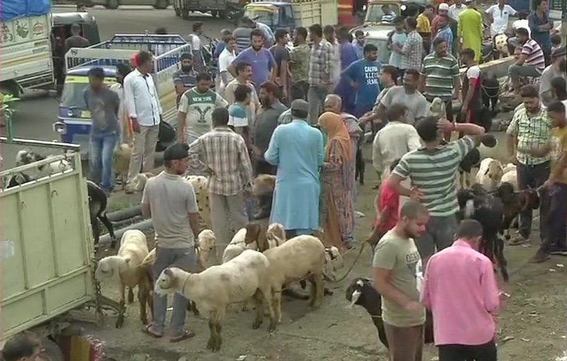 जम्मू-कश्मीर से धारा 370 हटाने के बाद ईद से ठीक एक दिन पहले सामने आई ये खास तस्वीर, जानिए अब कैसे हैं हालात