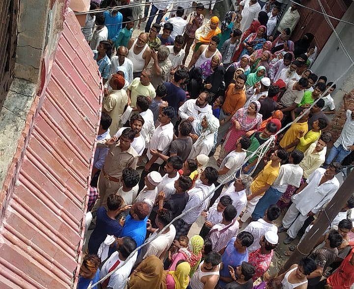 बागपत में होते-होते रह गई मॉब लिंचिंग, जब भीड़ से अकेला भिड़ गया एक डॉक्टर, बचाई युवक की जान