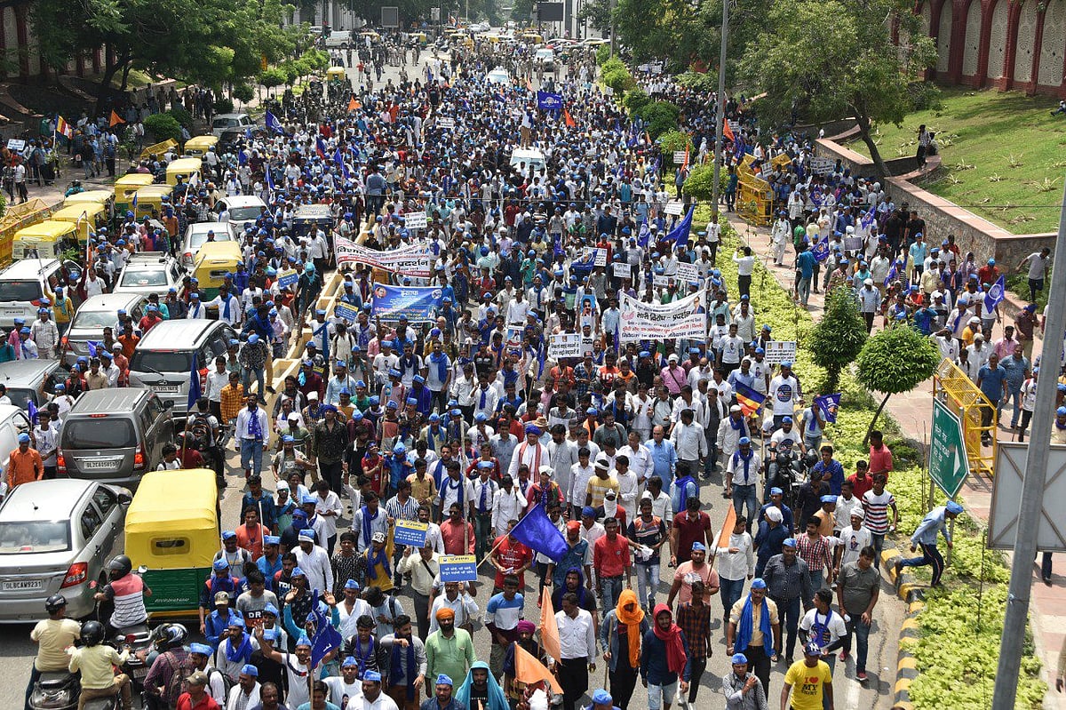 दिल्ली में रविदास मंदिर ढाने के खिलाफ दलितों में उबाल, पंजाब के बाद अब राजधानी में  भीम आर्मी ने किया प्रदर्शन 