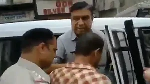 बड़ी खबर LIVE: जम्मू में प्रेस कांफ्रेंस कर रहे कांग्रेस नेता गिरफ्तार, राहुल ने पूछा- कब खत्म होगा पागलपन