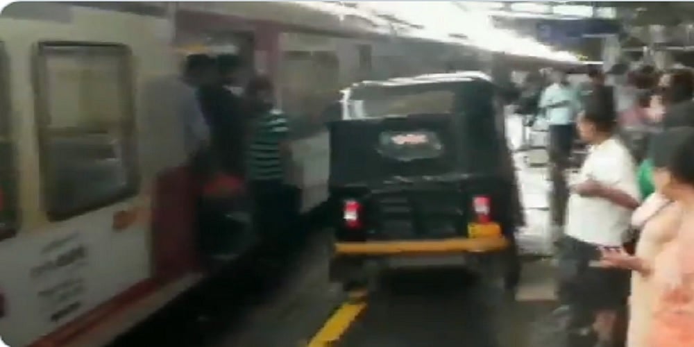 दर्द से तड़प रही गर्भवती के लिए प्लेटफॉर्म पर ऑटो ले आया ड्राइवर, पुलिस ने किया गिरफ्तार, कोर्ट ने दी जमानत