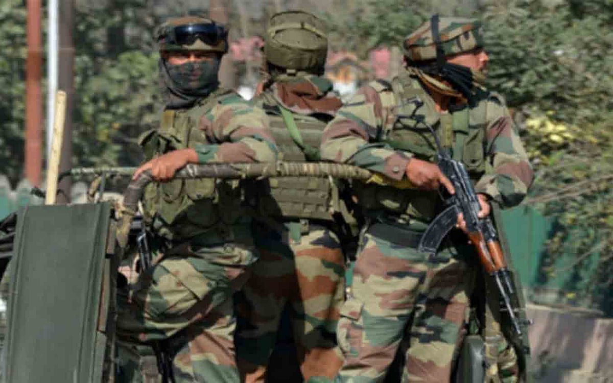 बड़ी खबर LIVE: धारा 370 हटने के 15 दिन बाद कश्मीर में मुठभेड़, बारामूला में आतंकियों के खिलाफ सेना का ऑपरेशन जारी