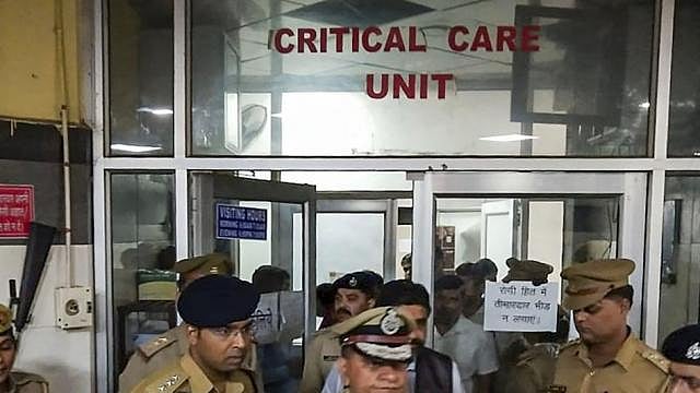 बड़ी खबर LIVE: उन्नाव रेप पीड़िता को नहीं भेजा जाएगा  दिल्ली, सुप्रीम कोर्ट के आदेश पर सरकार ने सौंपा 25 लाख का चेक