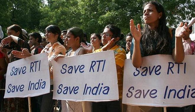 लंबे संघर्ष के बाद आम लोगों को मिले ‘सूचना के अधिकार’ में इस तरह बदलाव करना सरकार की खुली मनमानी