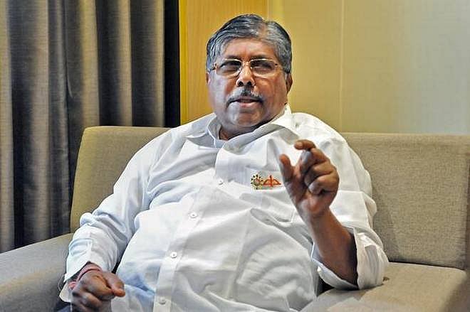 बड़ी खबर LIVE: महाराष्ट्र के मंत्री और बीजेपी अध्यक्ष का विवादित बयान, कहा- हिंदू बहुमत के अनुसार चलेगा देश