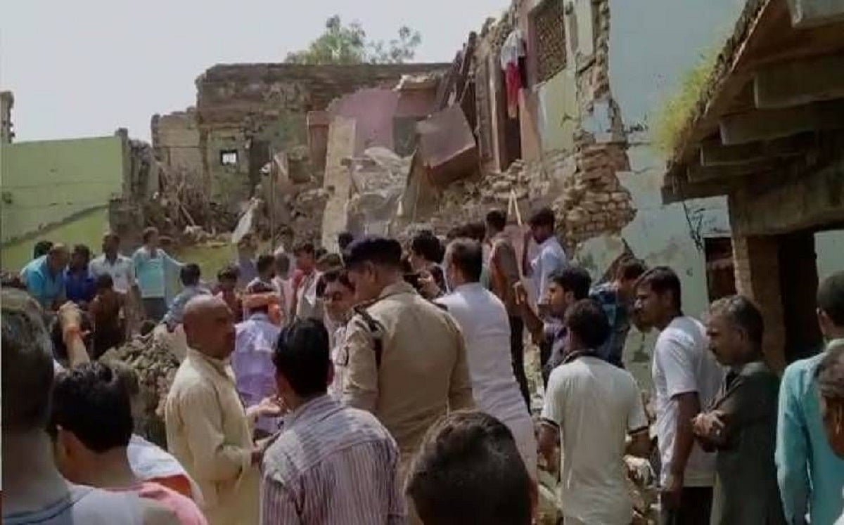 यूपी: पटाखा फैक्ट्री में धमाके से दहला एटा, 6 लोगों की मौत, कई घायल, कई मकान बुरी तरह क्षतिग्रस्त