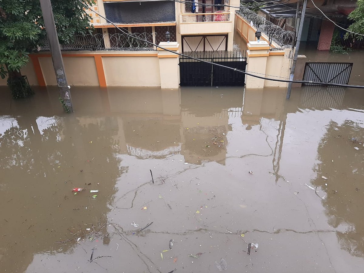 वीडियो: भारी बारिश से डूब गया पटना का ऐतिहासिक गांधी मैदान, सड़कें जलमग्न, नालंदा अस्पताल में भरा पानी