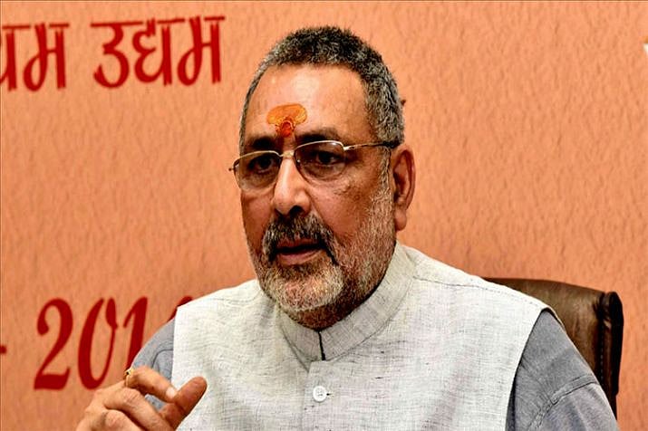 मोदी के मंत्री गिरिराज सिंह बोले- देश में लगाएंगे गाय की फैक्ट्री, अब सिर्फ बछिया होंगी पैदा