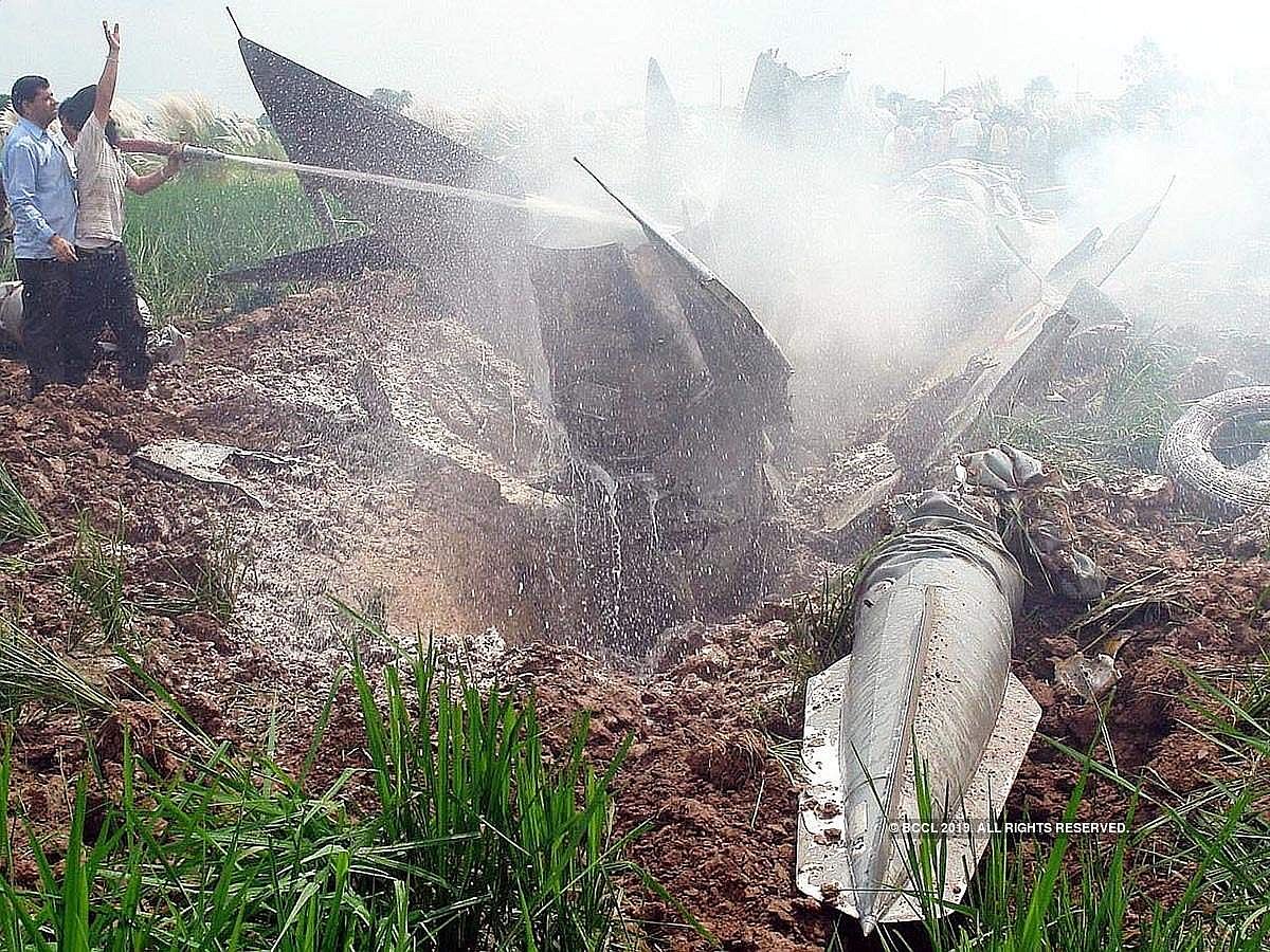 नवजीवन बुलेटिन: मध्य प्रदेश में वायुसेना का MIG-21 विमान क्रैश और हाईकोर्ट ने आजम खान की गिरफ्तारी रोकी