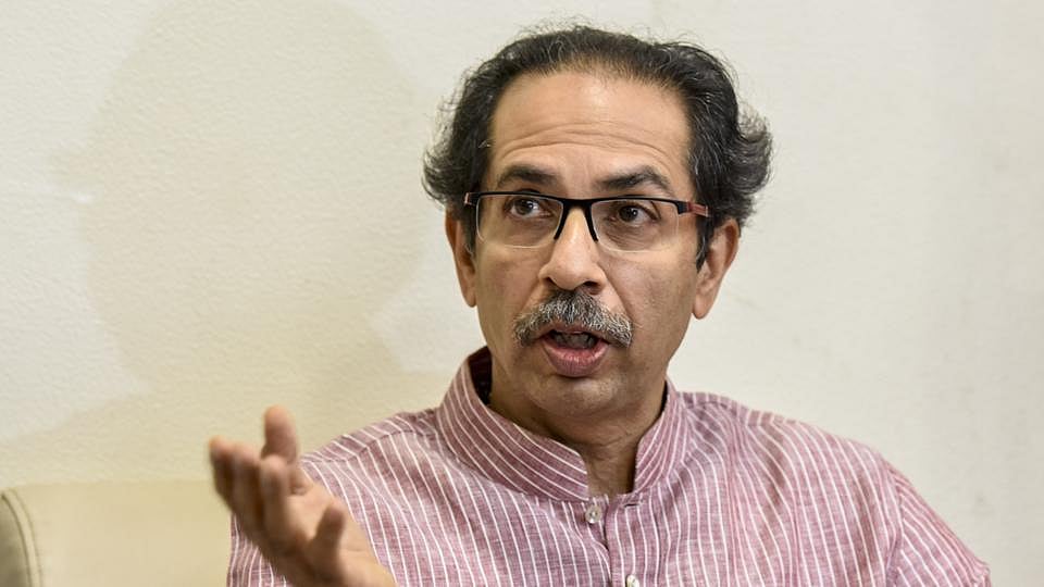 बिगड़ी अर्थव्यवस्था पर मोदी सरकार को अपनों ने घेरा, शिवसेना बोली- बिना राजनीति किए मानी जाए मनमोहन सिंह की बात