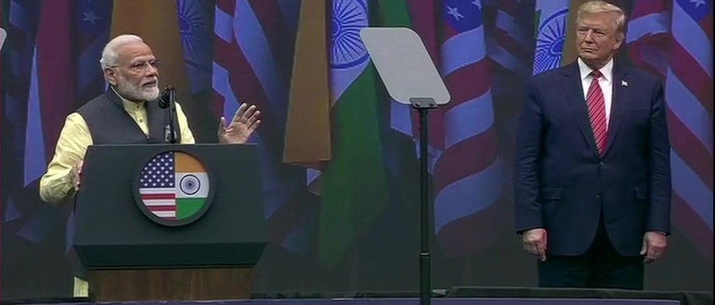 मृणाल पाण्डे का लेख: विपक्ष पर हमले और गोदी मीडिया में गुणगान से नहीं बनती छवि, ऐसा होता तो ट्रंप की थू-थू न होती
