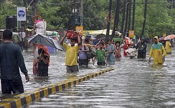 बिहार: मोदी के मंत्री ने बाढ़ पीड़ितों को किया आहत, तबाही के लिए ‘नक्षत्र’ को ठहराया जिम्मेदार, तेजस्वी का तंज