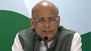 कांग्रेस का सीतारमण पर हमला, कहा- वित्त मंत्री ने छोड़ा जुमले का गोला, क्या मंदी की वजह उबर और ओला