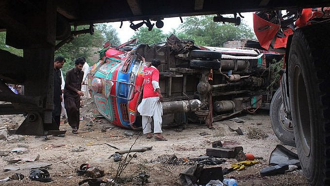 पाकिस्तान में सड़क हादसे से कोहराम, गिलगित-बलिस्तान में सड़क दुर्घटना में 26 लोगों की दर्दनाक मौत