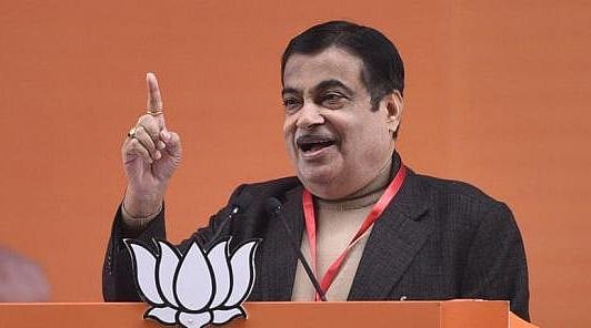 वित्त मंत्री के ‘ओला-उबर’ वाले बयान से दो कदम आगे निकले गडकरी, गिरती अर्थव्यवस्था में ई रिक्शा को भी घसीटा