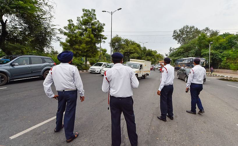 योगी राज में अगर लुंगी पहनकर चलाया कमर्शियल वाहन तो देना होगा भारी जुर्माना, ये है नया नियम