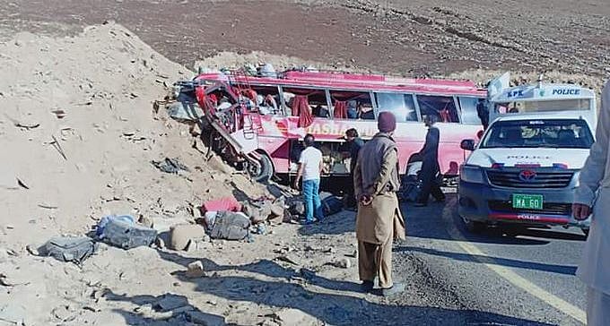 पाकिस्तान में सड़क हादसे से कोहराम, गिलगित-बलिस्तान में सड़क दुर्घटना में 26 लोगों की दर्दनाक मौत